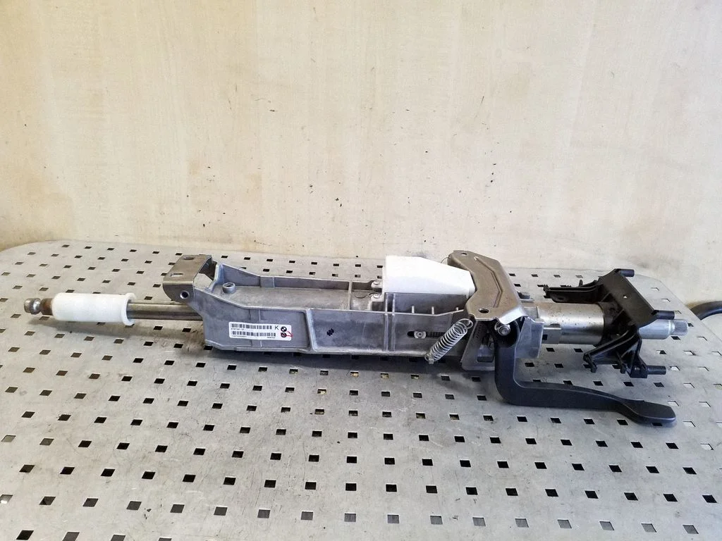 Steering wheel axle 6787391