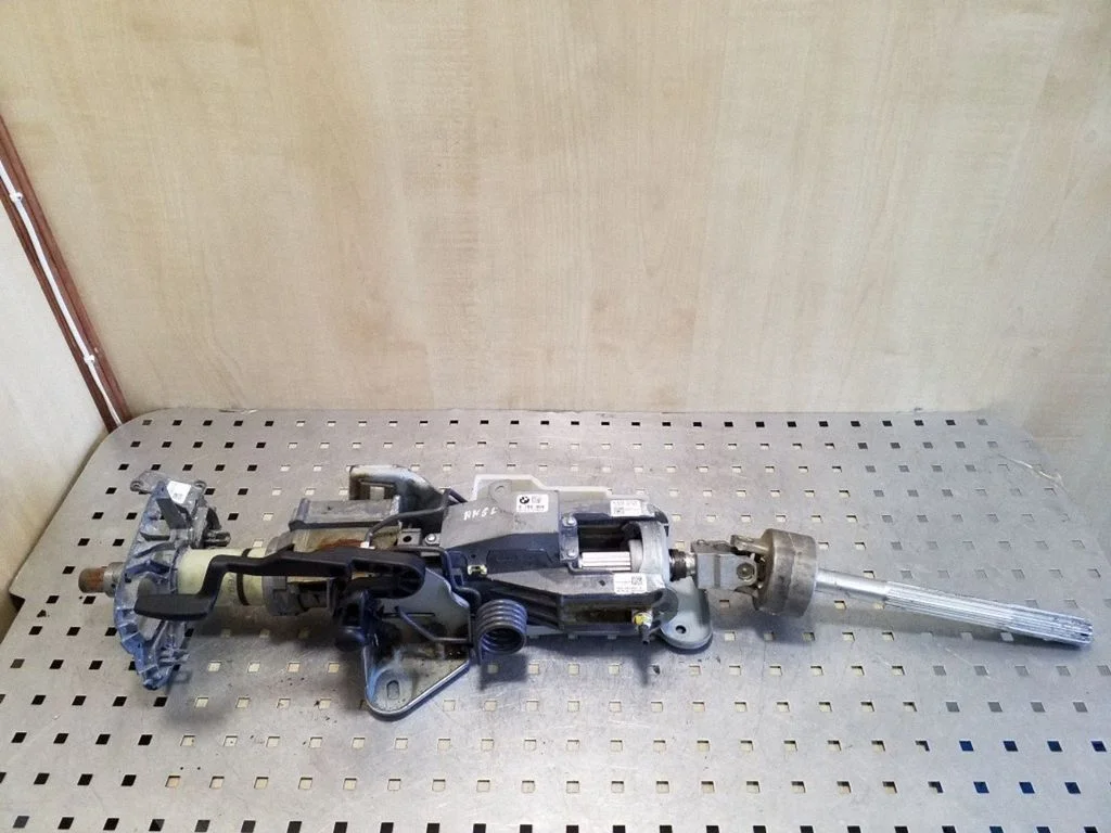Steering wheel axle 6786904