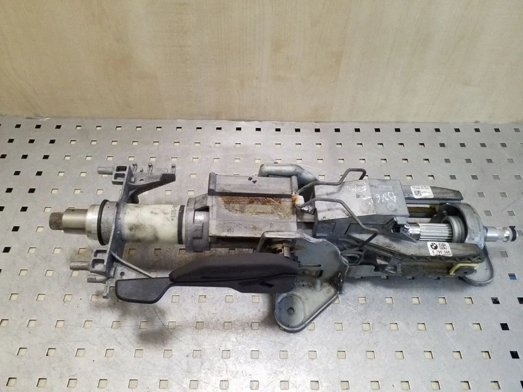 Steering wheel axle 6795346