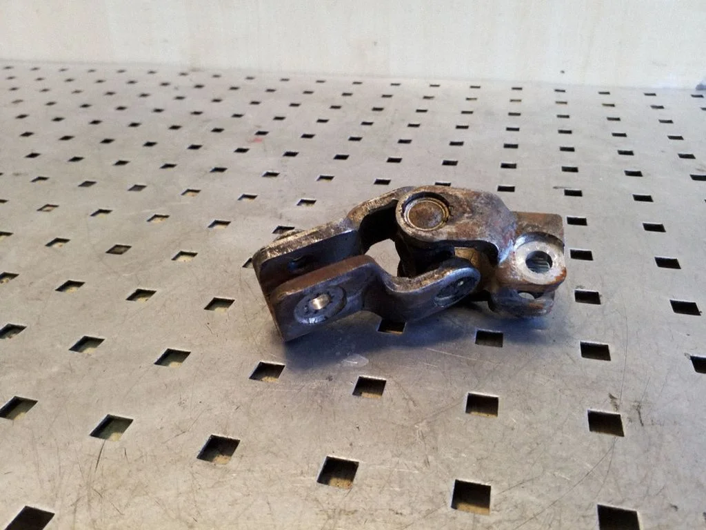 Steering column universal joint