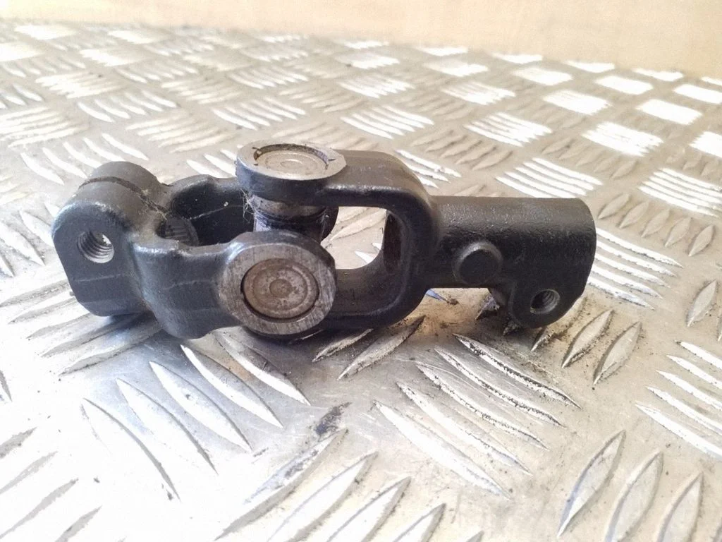 Steering column universal joint – Toyota RAV 4 (XA20) (2000-2005)