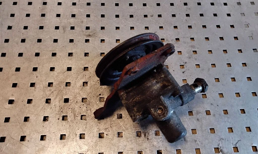 Power steering pump 050145155A