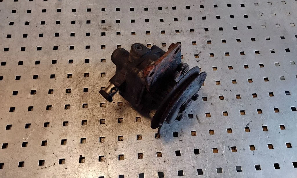 Power steering pump 050145155