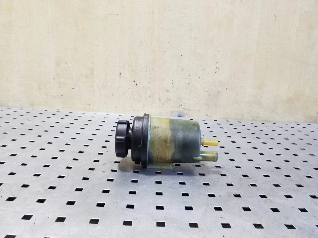 Power steering fluid tank/reservoir 6G913R700AB