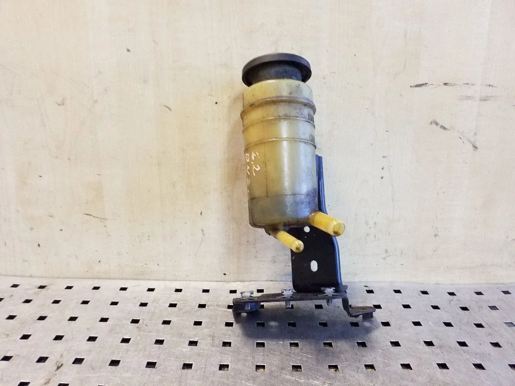 Power steering fluid tank/reservoir