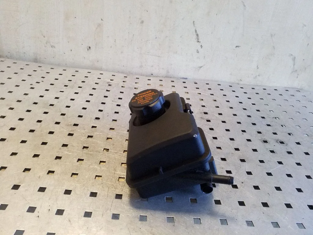 Power steering fluid tank/reservoir – Volvo XC90 (2003-2006)