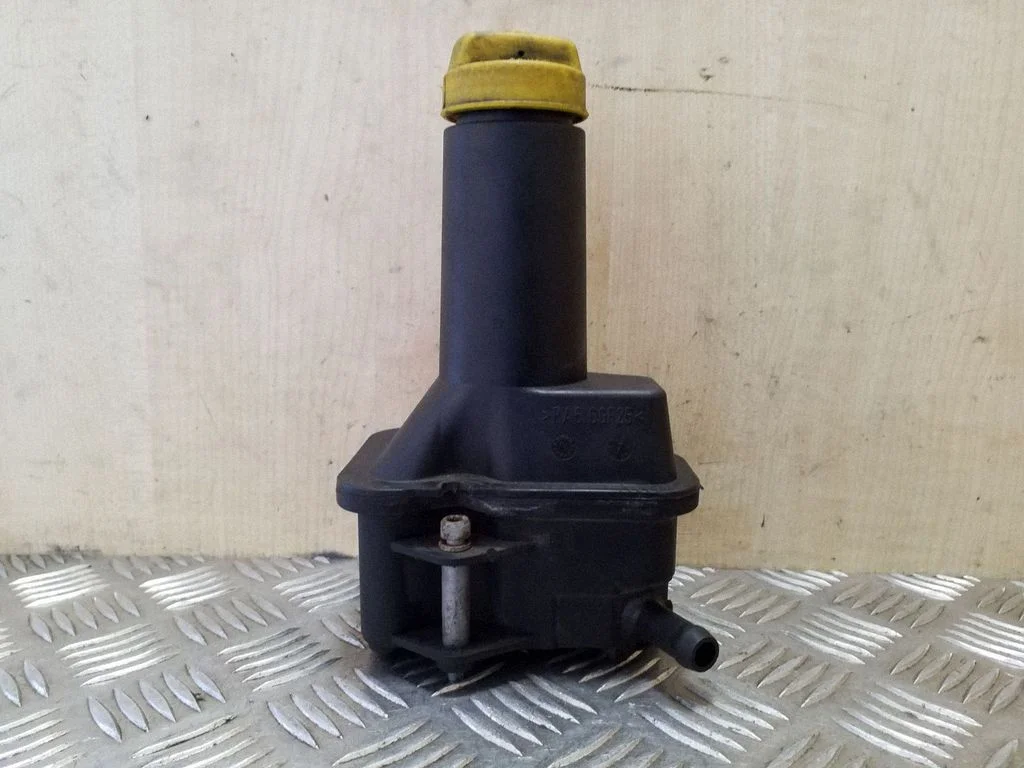 Roolivõimendi vedelikupaak 7M3422372
