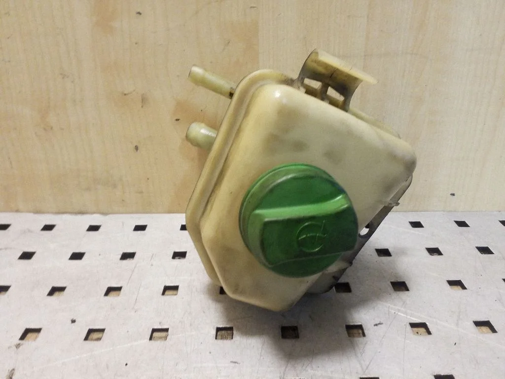 Power steering fluid tank/reservoir 7H0422371A