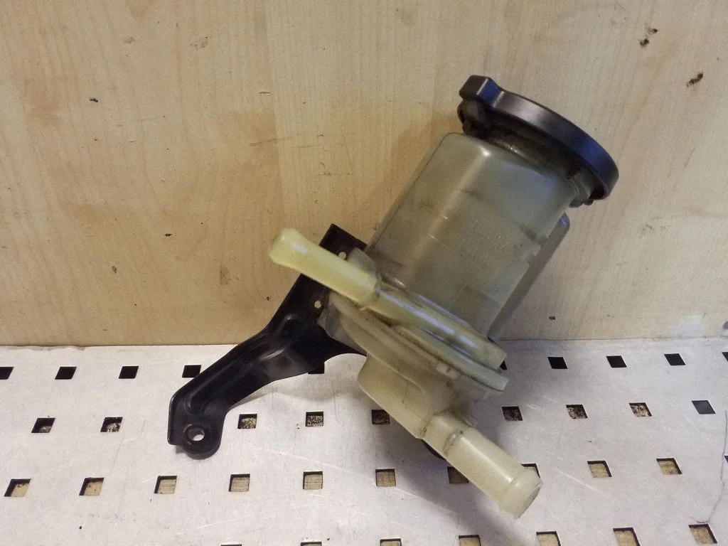 Power steering fluid tank/reservoir