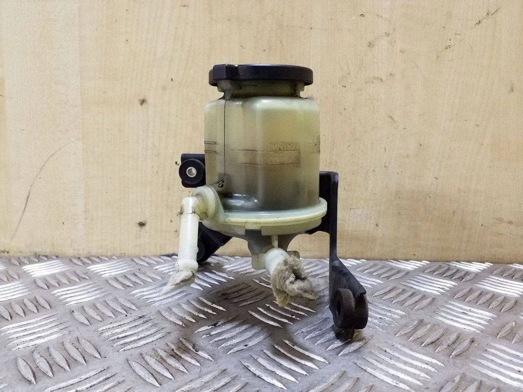 Power steering fluid tank/reservoir