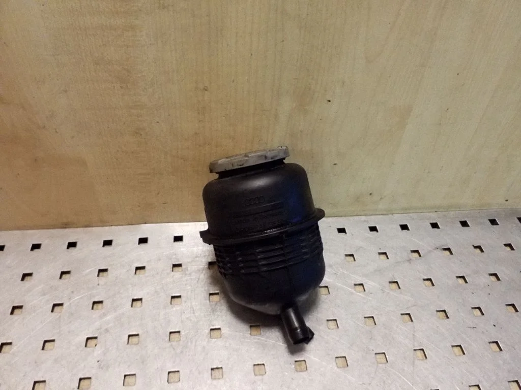 Power steering fluid tank/reservoir 4F0422371D