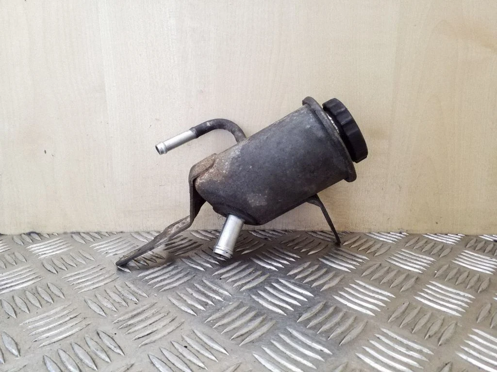 Power steering fluid tank/reservoir