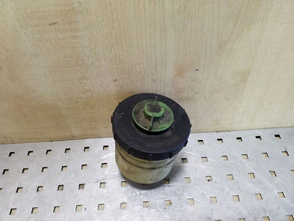 Roolivõimendi vedelikupaak 701422373A