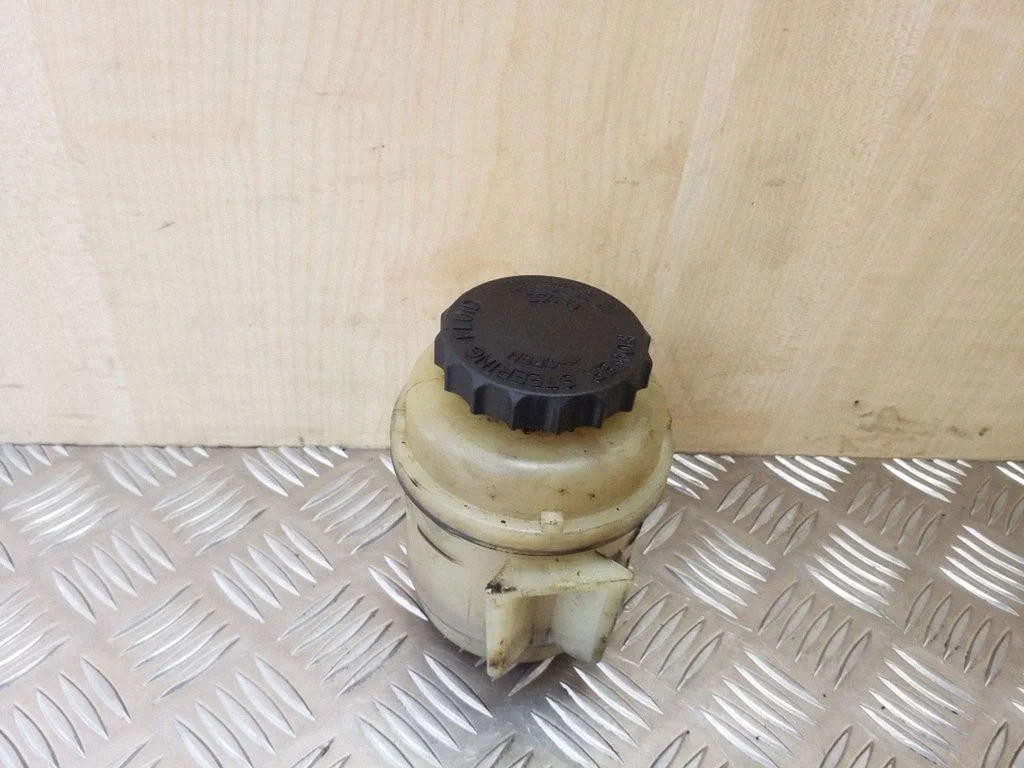 Power steering fluid tank/reservoir