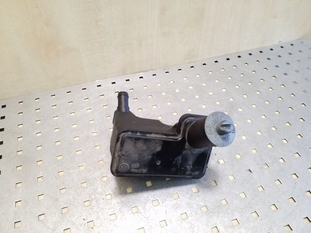 Roolivõimendi vedelikupaak 3D0422371E