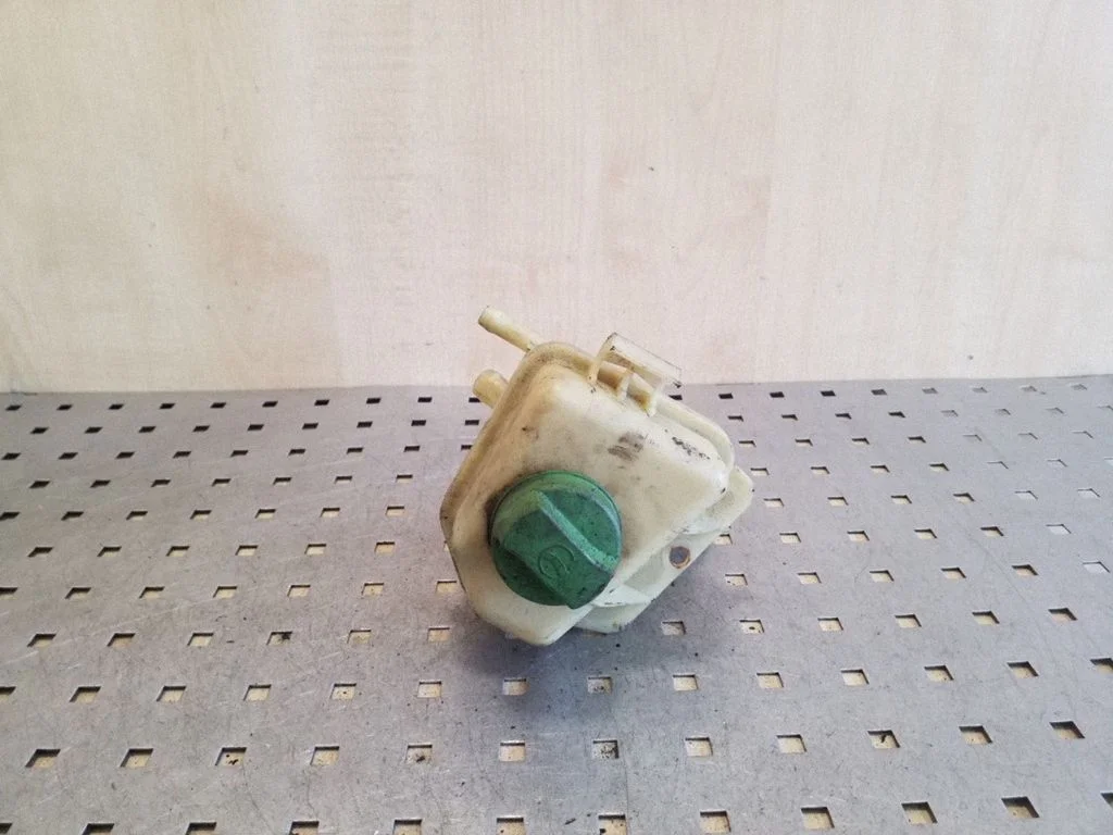 Roolivõimendi vedelikupaak 7H0422371A