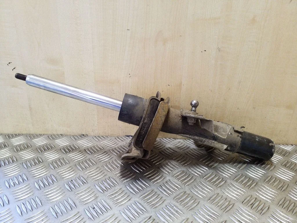 Front shock absorber/damper P31387745