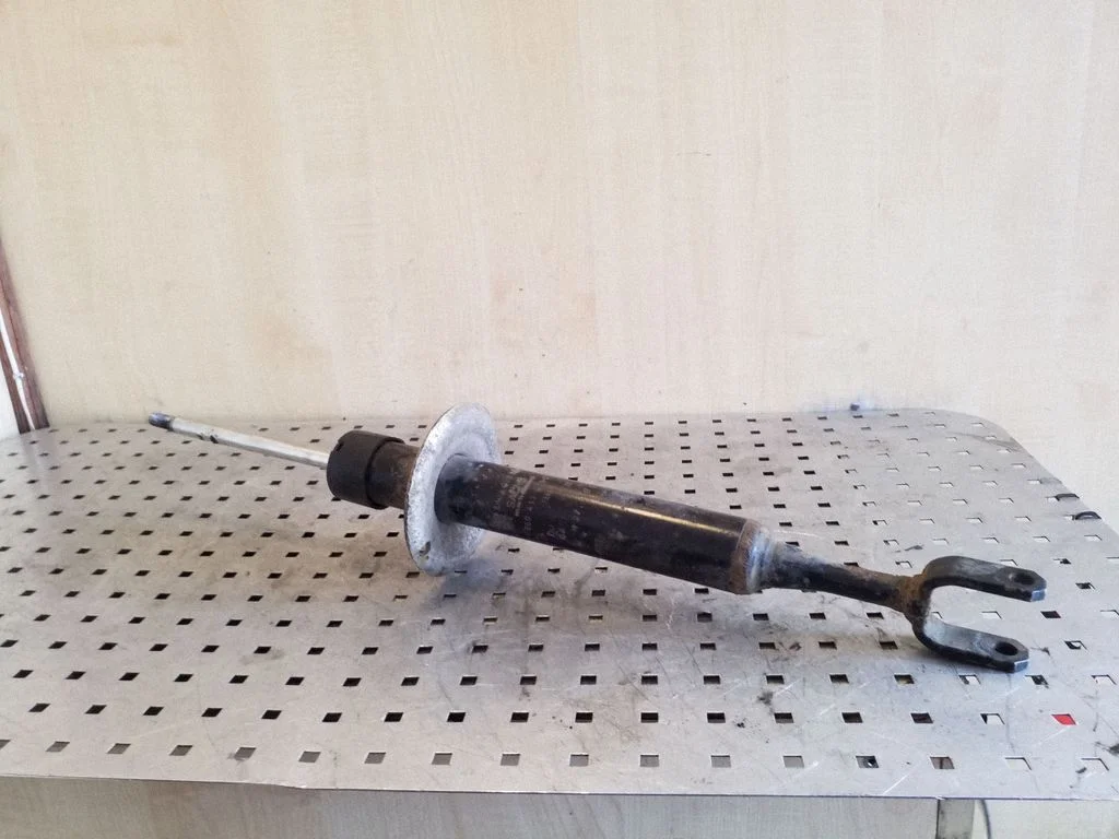 Front shock absorber/damper 8E0413031