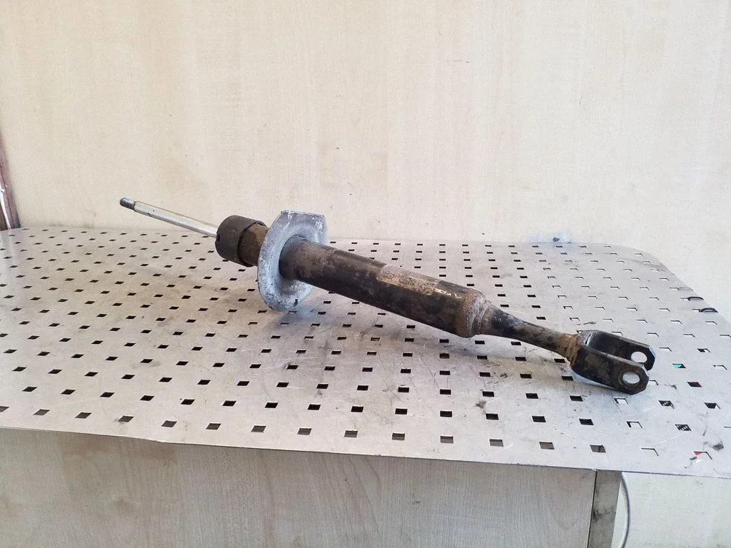 Front shock absorber/damper 8E0413031