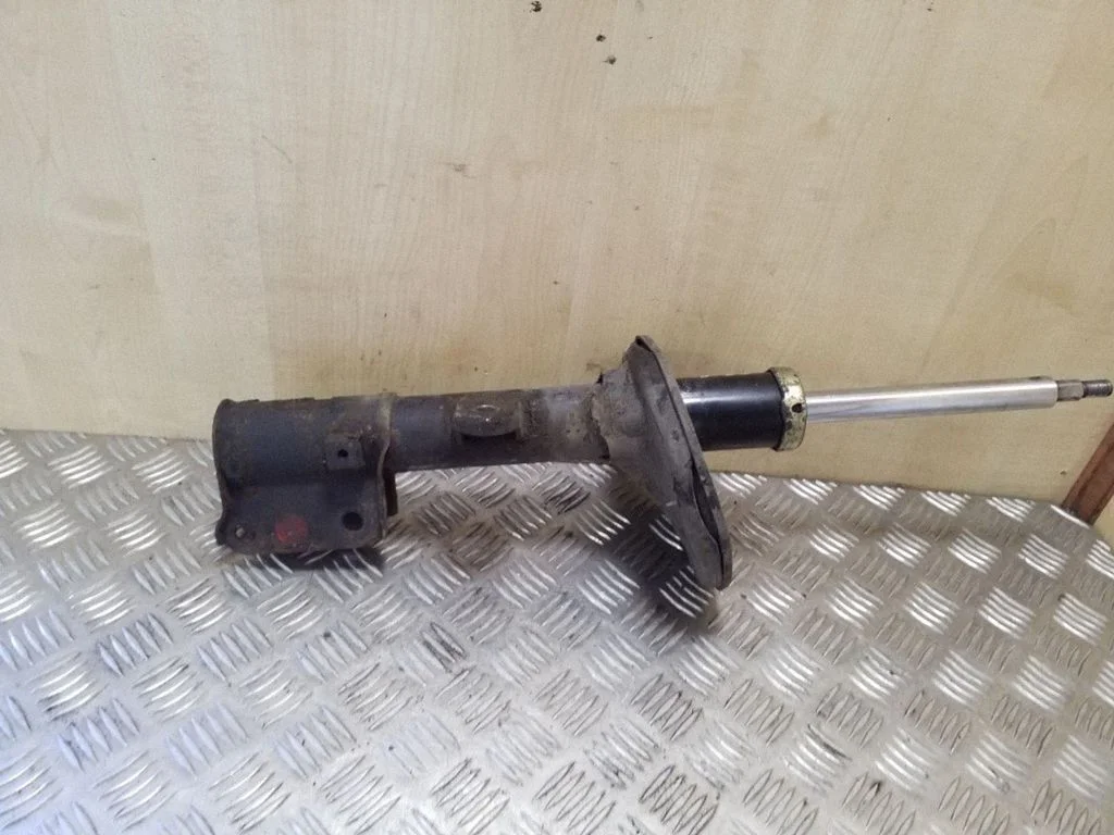 Front shock absorber/damper 546612E500