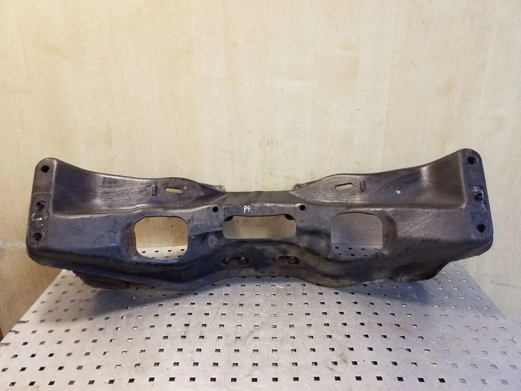 Front subframe – Subaru Outback (2004-2006)