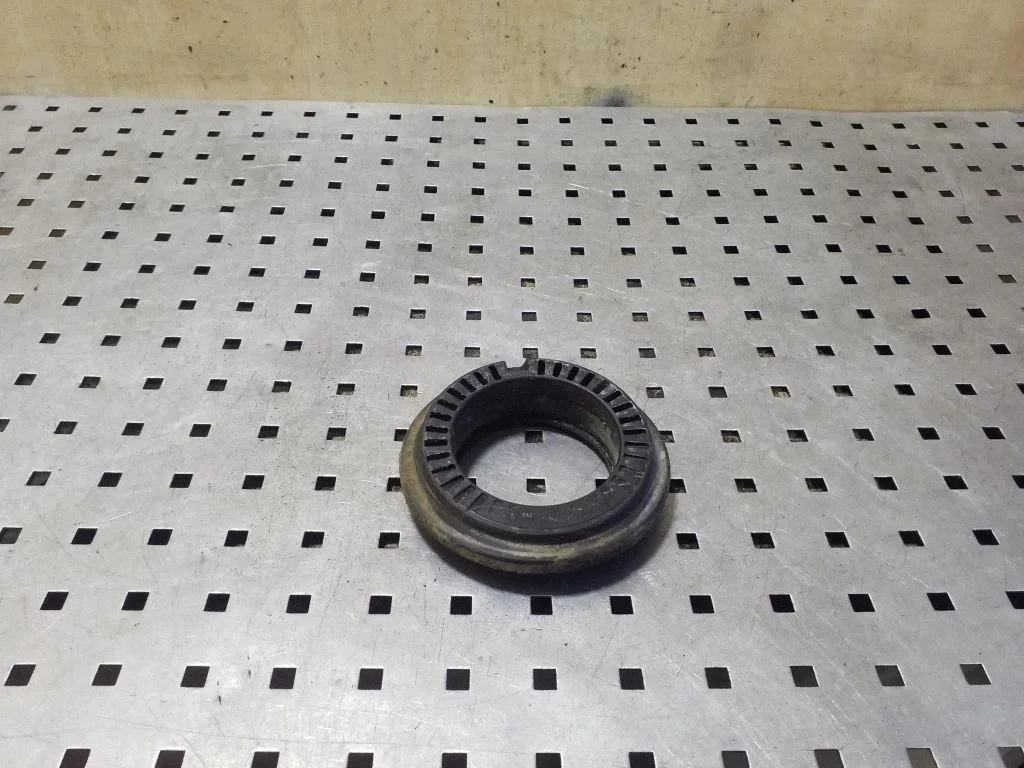 Front upper strut mount 5Q0412249E