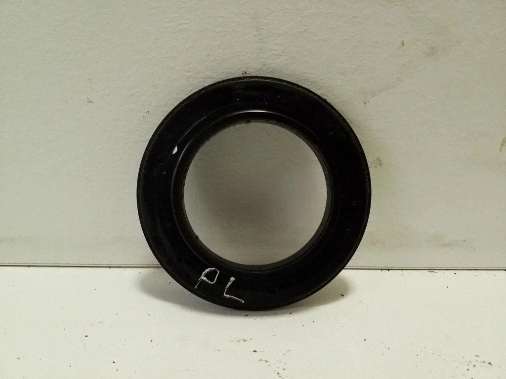 Front upper strut mount