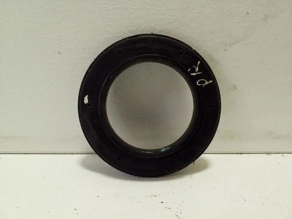 Front upper strut mount