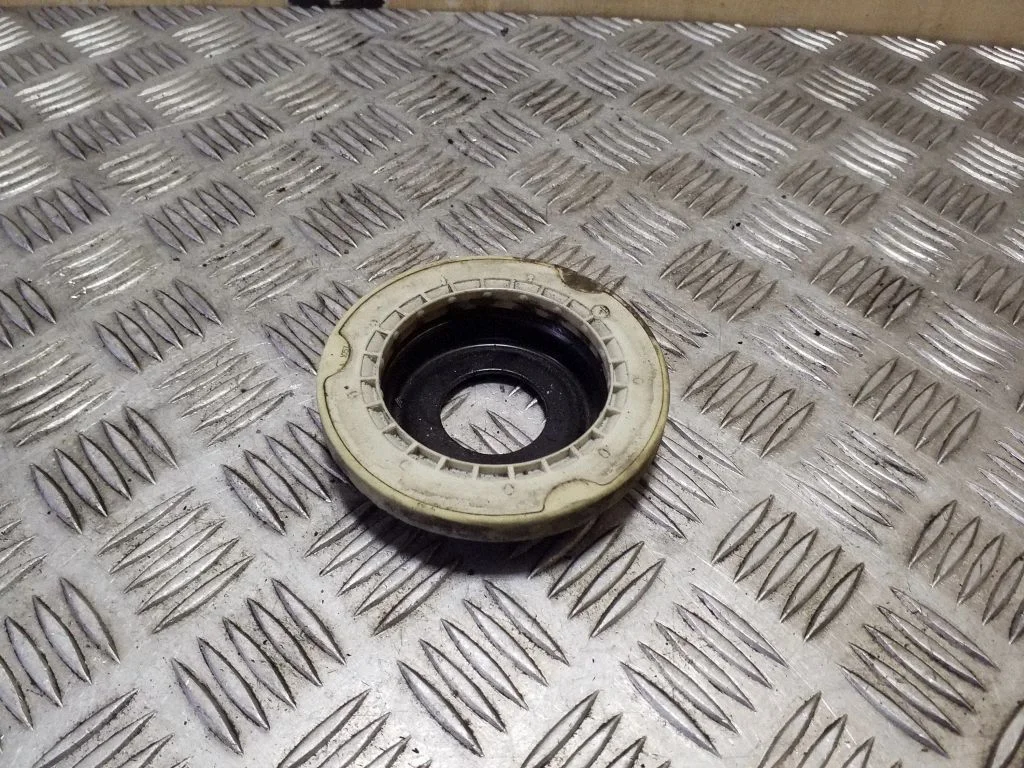 Front upper strut mount