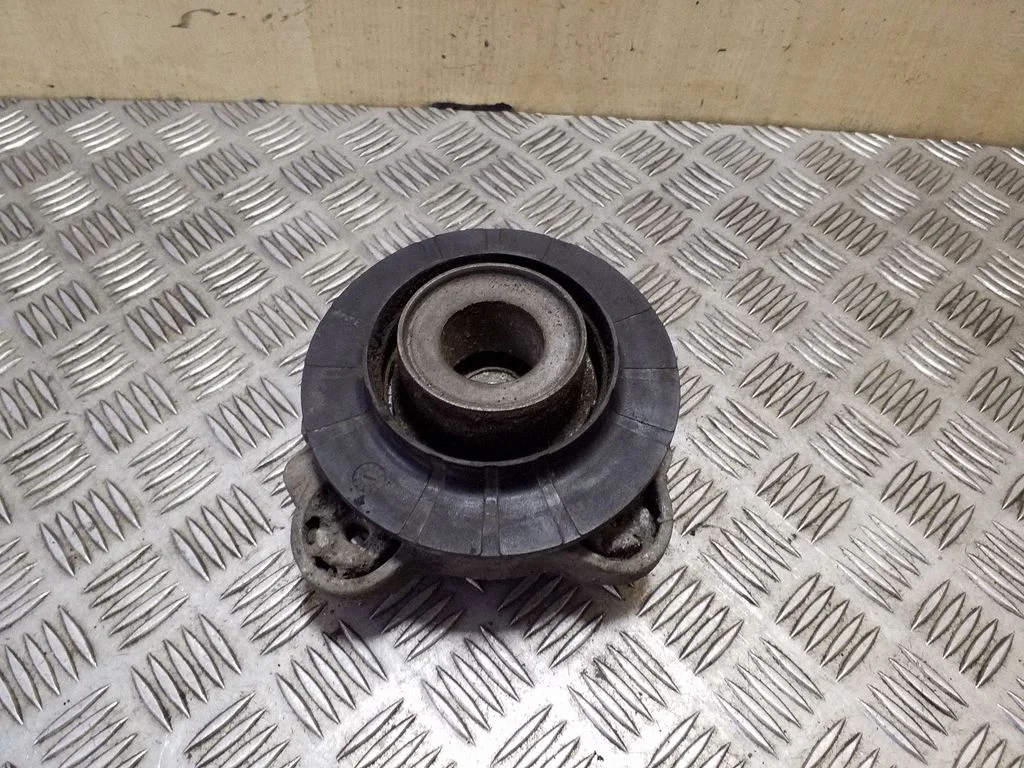 Front upper strut mount 01374667080