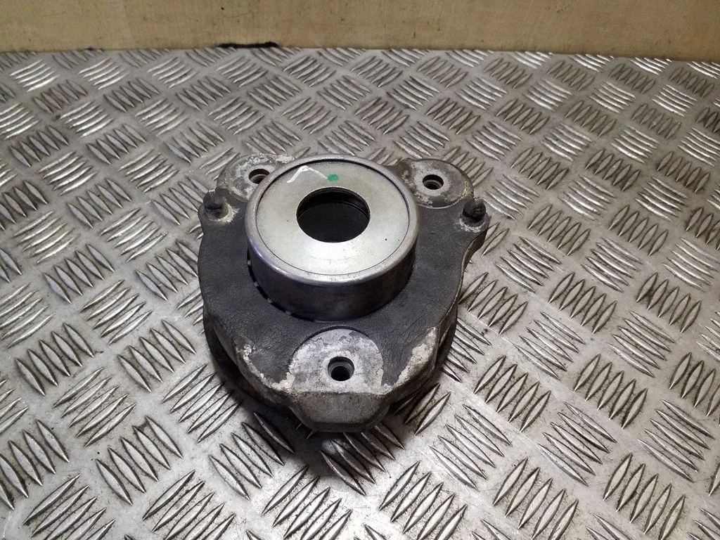 Front upper strut mount 01374666080