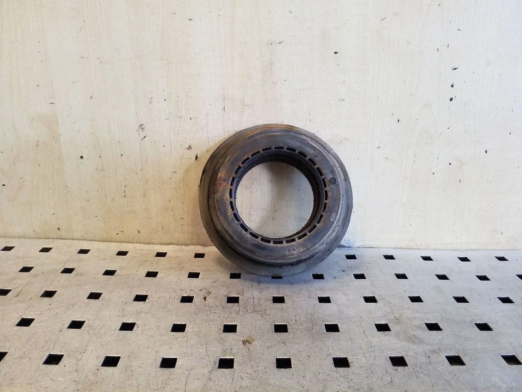 Front upper strut mount 546232P500