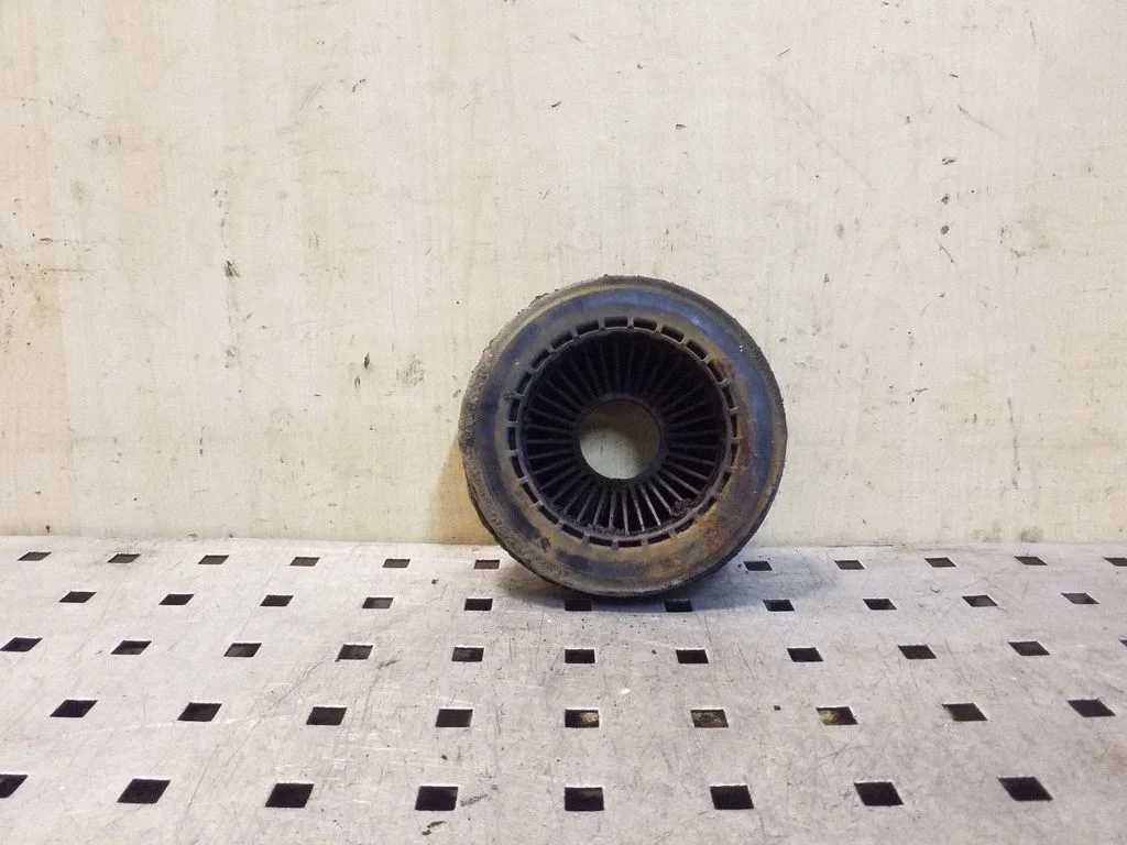 Front upper strut mount – right