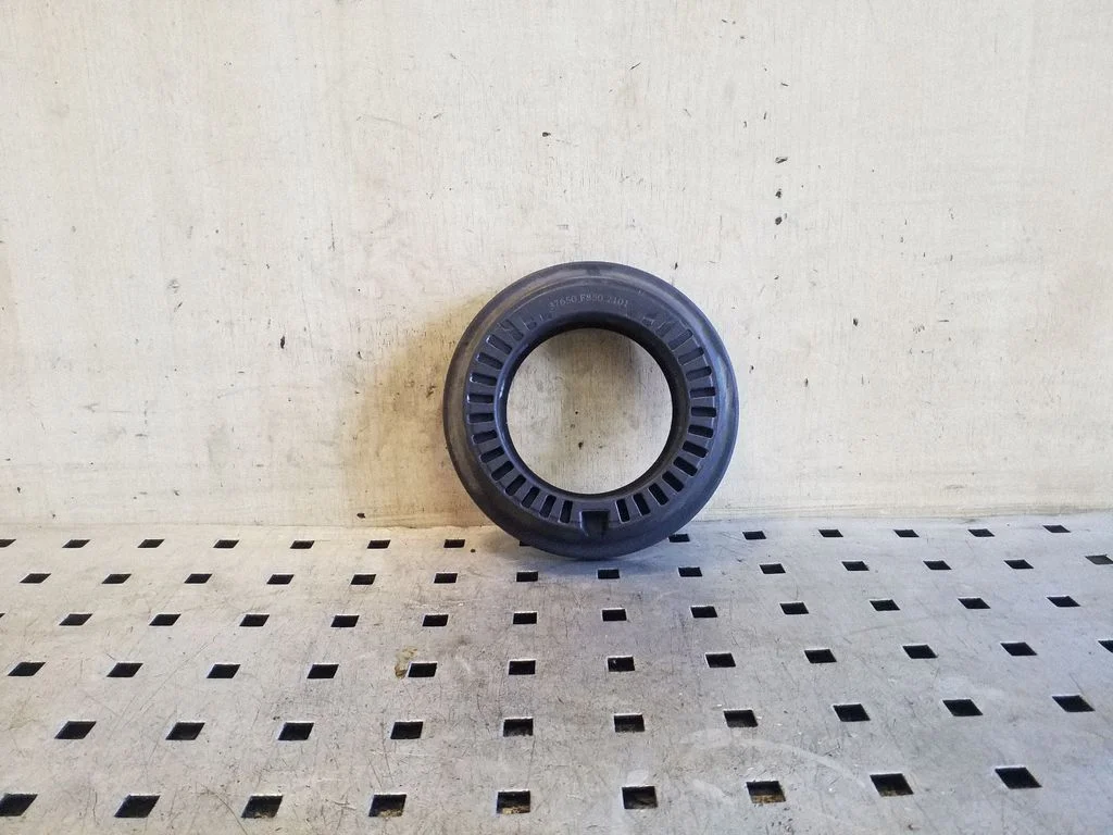 Front upper strut mount