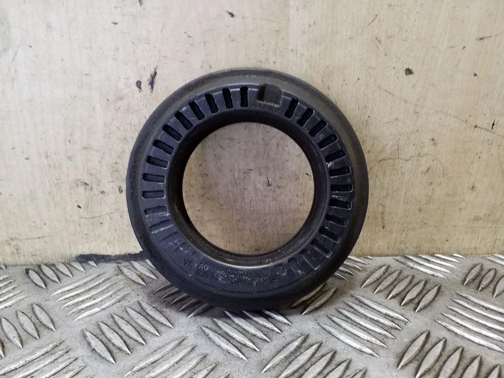 Front upper strut mount 5Q0412249E
