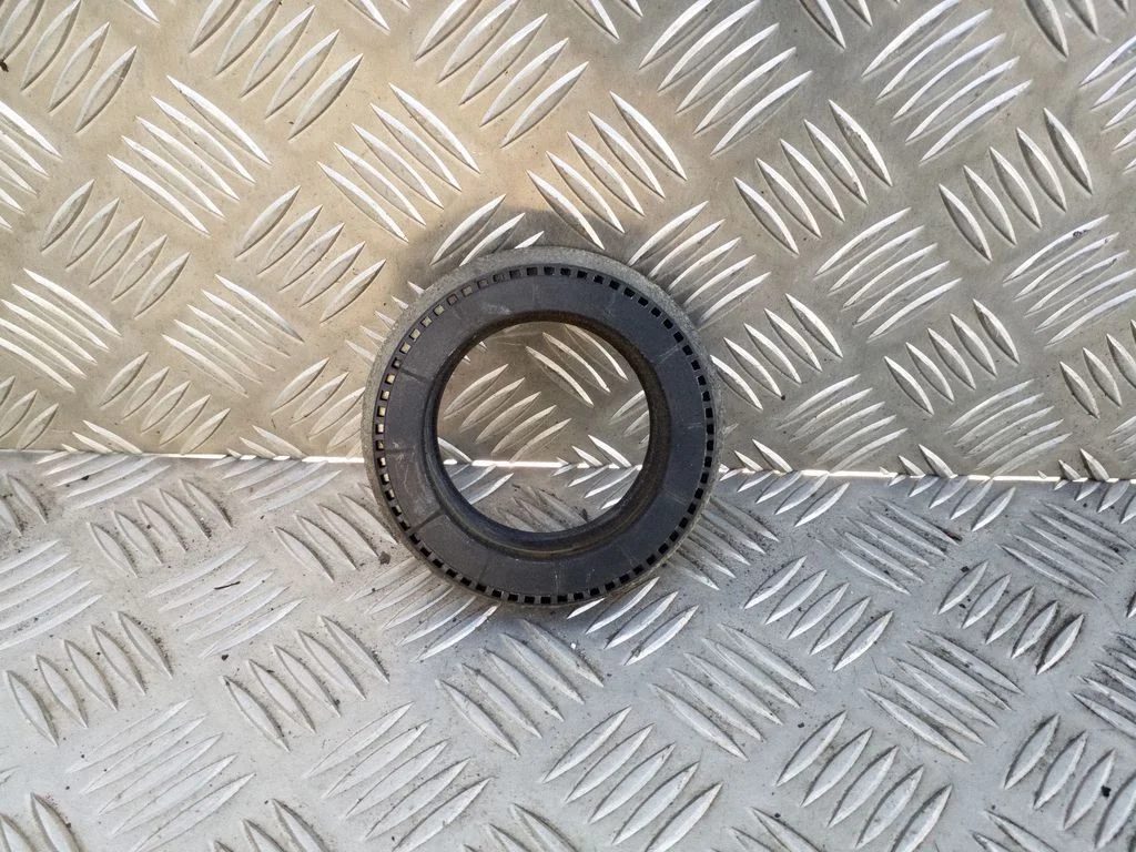 Front upper strut mount