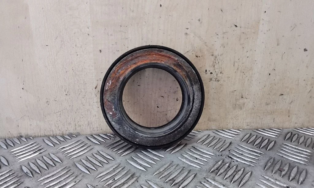 Front upper strut mount 5Q0412249E