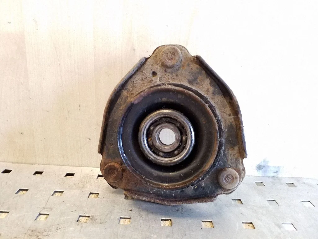Front upper strut mount