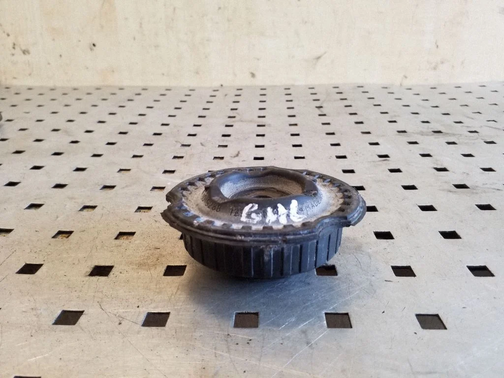 Front upper strut mount 7L0412327