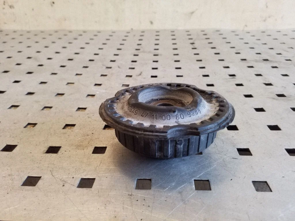 Front upper strut mount 7L0412327