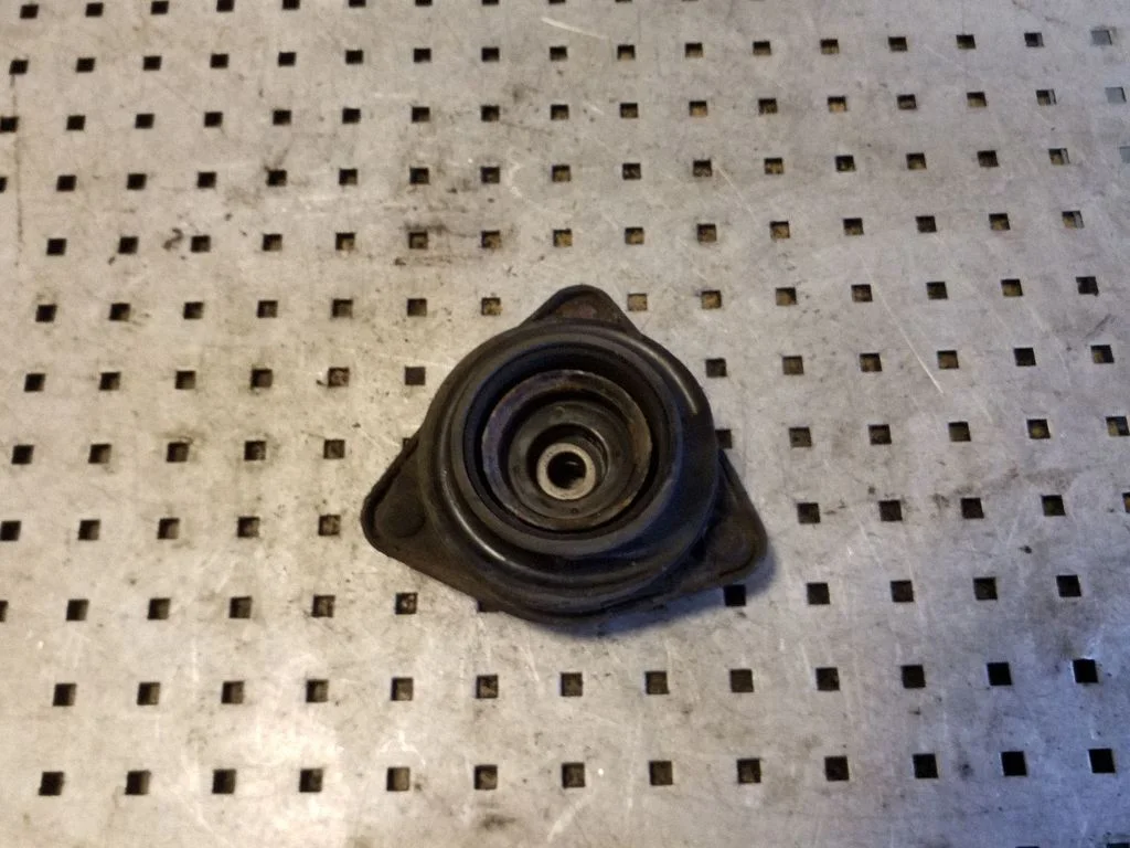 Front upper strut mount – left