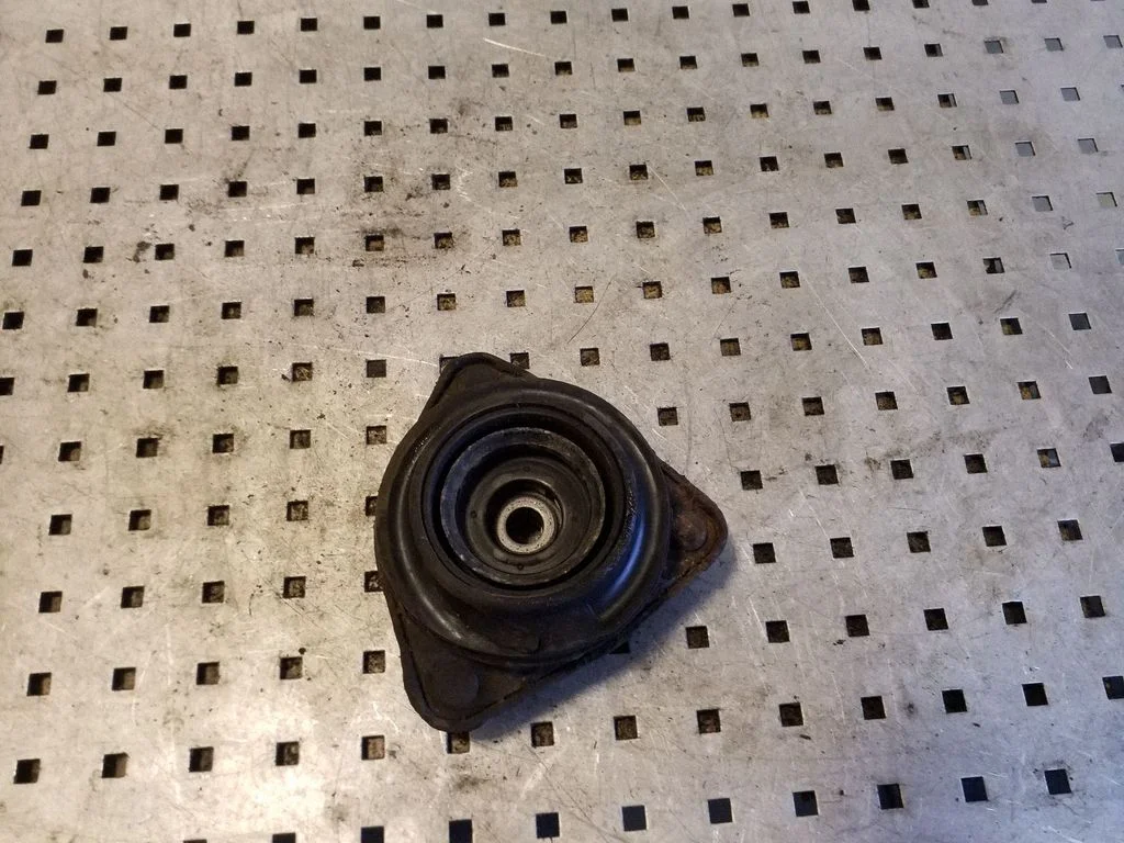 Front upper strut mount – right