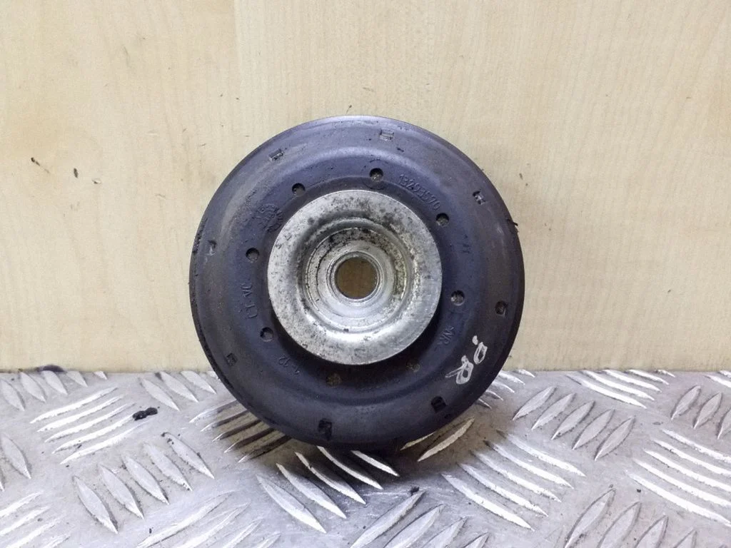 Front upper strut mount 13293570