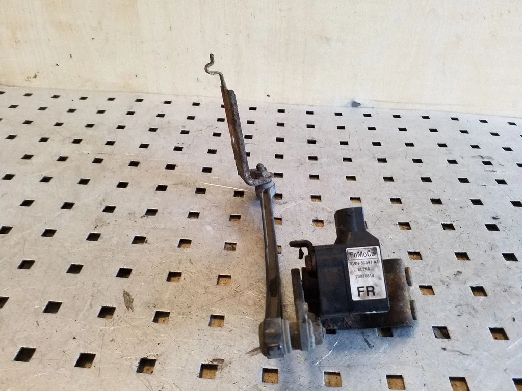 Headlight/headlamp level sensor 7G9N3C097AA