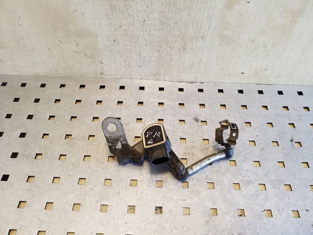 Headlight/headlamp level sensor 6778813