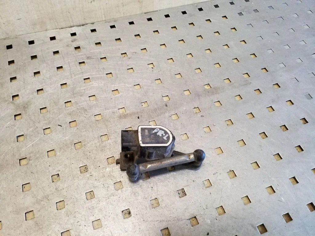Headlight/headlamp level sensor 6778814
