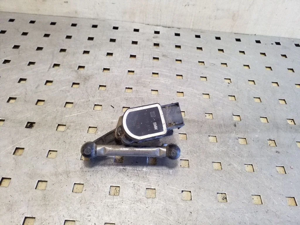 Headlight/headlamp level sensor 6778814