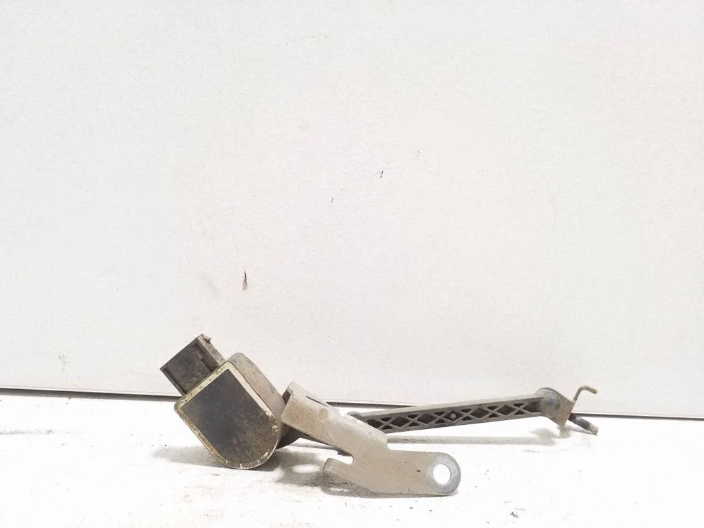 Headlight/headlamp level sensor – left
