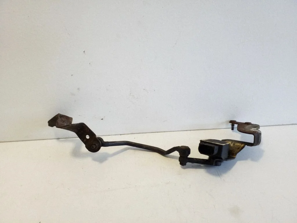Headlight/headlamp level sensor 31258179