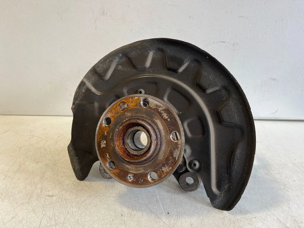 Front wheel hub – right